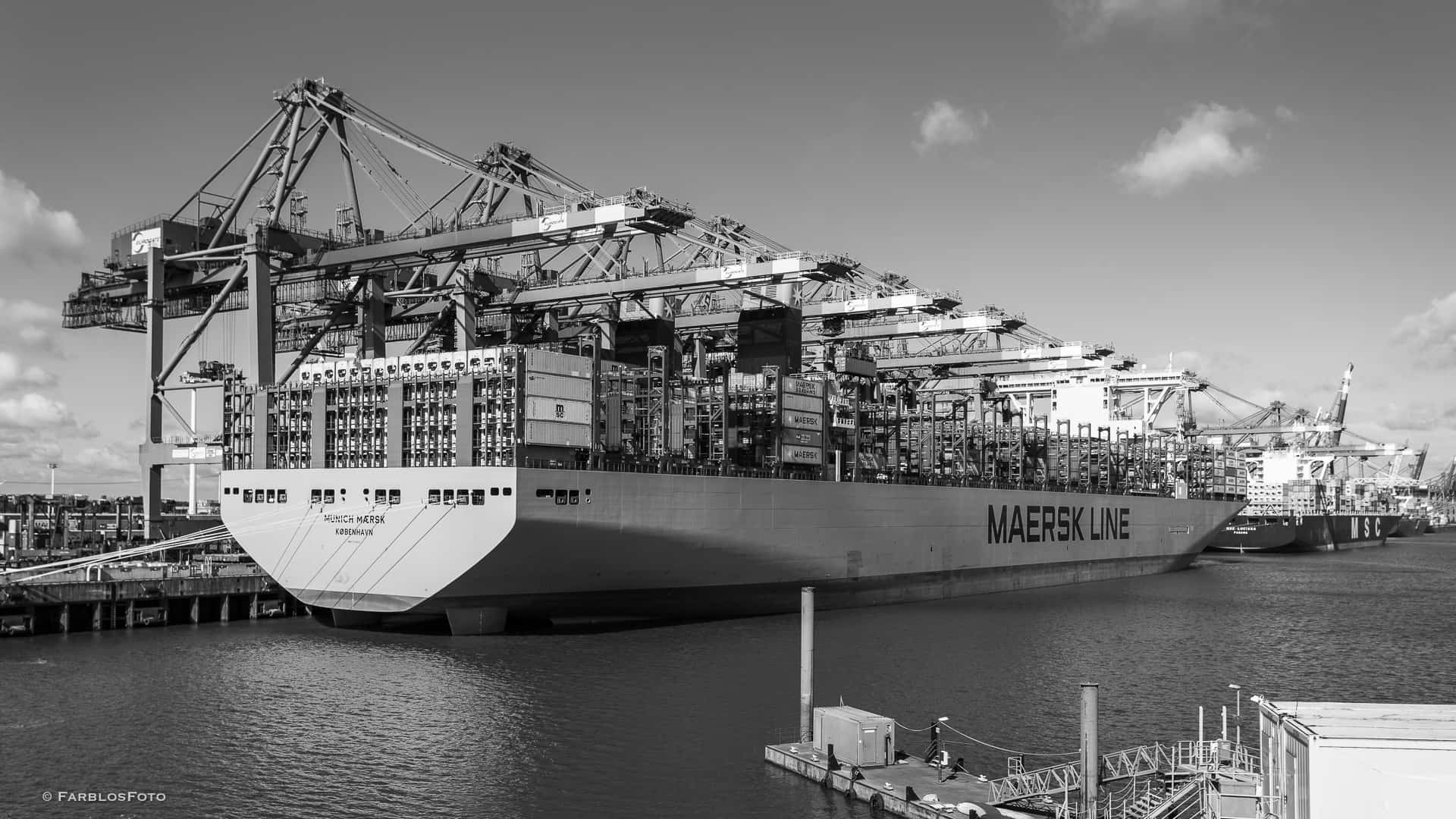 Die "Munich Maersk" in Hamburg am Eurogate